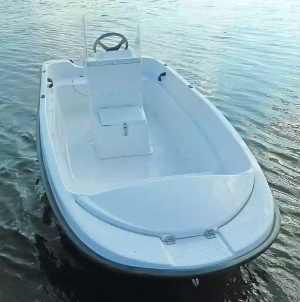 Стеклопластиковая лодка Пингвин с консолью (тримаран) в Артёме