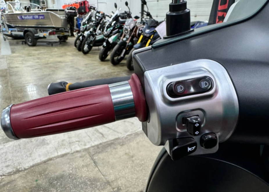 Скутер PROMAX Miami 240 (49) в Артёме