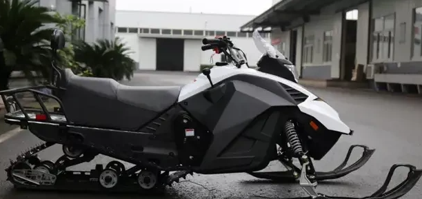 Снегоход ULAR 220 в Артёме