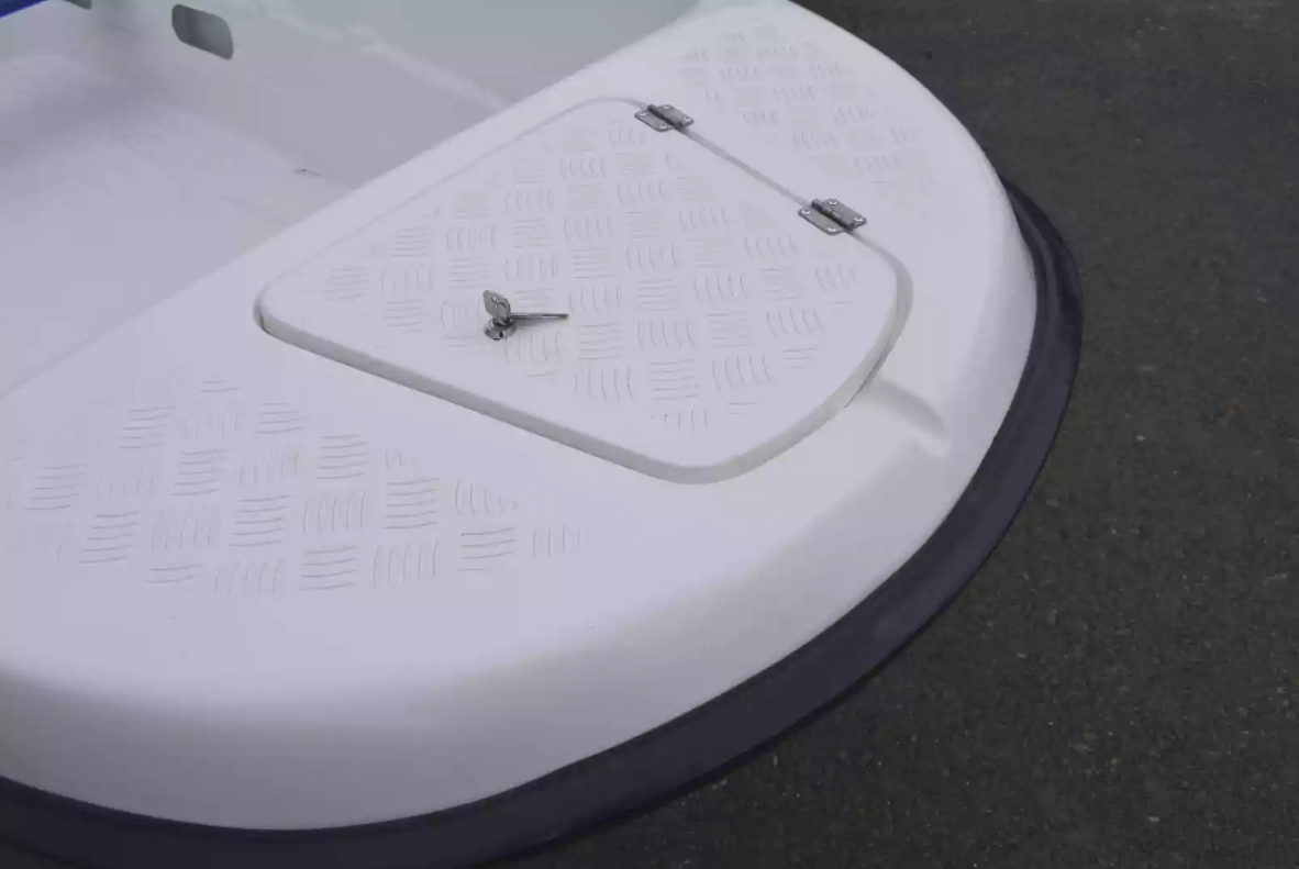 Стеклопластиковая лодка Пингвин New (тримаран) в Артёме