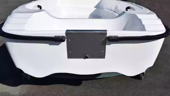 Стеклопластиковая лодка Пингвин (тримаран) в Артёме