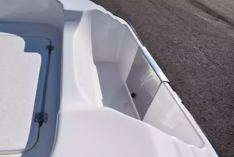 Стеклопластиковая лодка Пингвин (тримаран) в Артёме