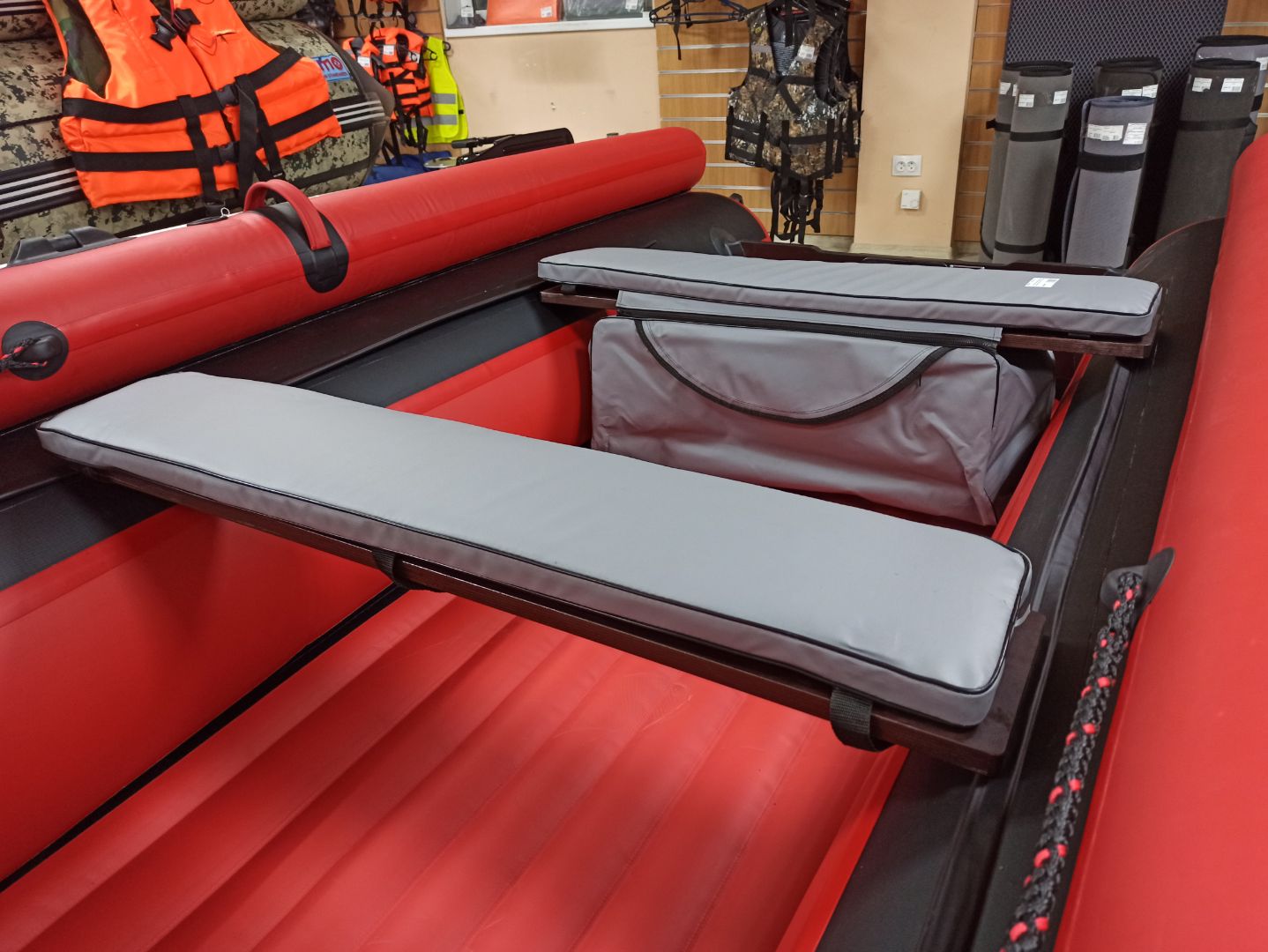 КОМПЛЕКТ МЯГКИХ НАКЛАДОК С СУМКОЙ ДЛЯ ЛОДОК 90Х20 СЕРЫЙ в Артёме