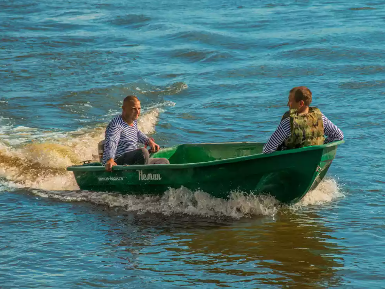 Стеклопластиковая лодка Neman-340 (тримаран) в Артёме