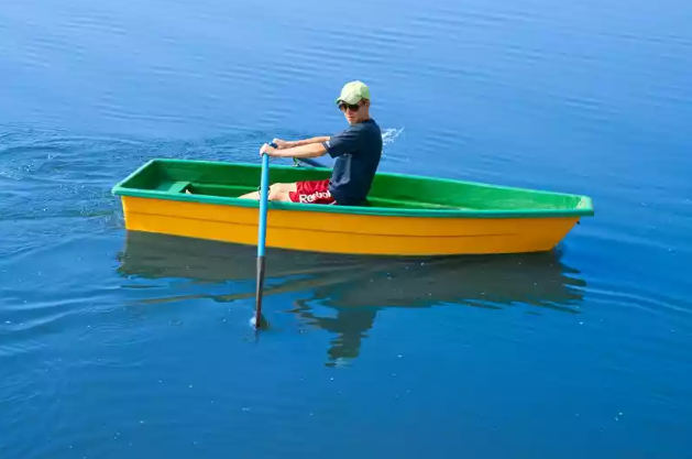Стеклопластиковая лодка Малютка в Артёме