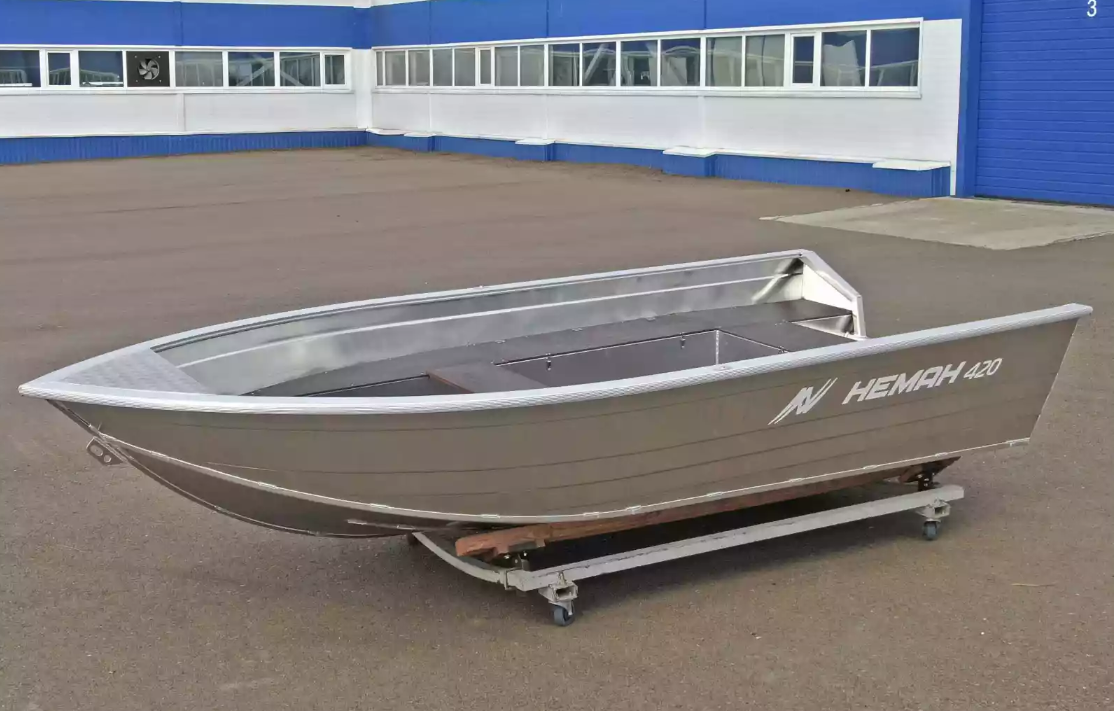 Алюминиевая лодка  Неман-420 в Артёме