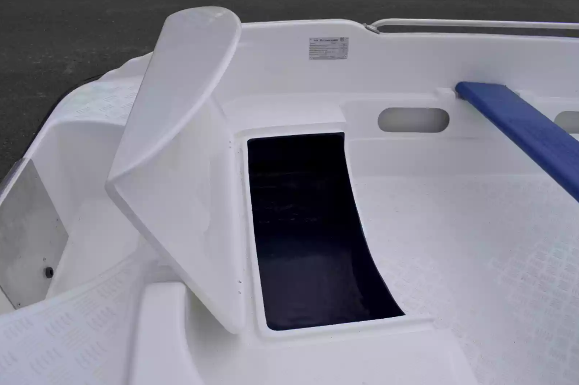 Стеклопластиковая лодка Пингвин New (тримаран) в Артёме