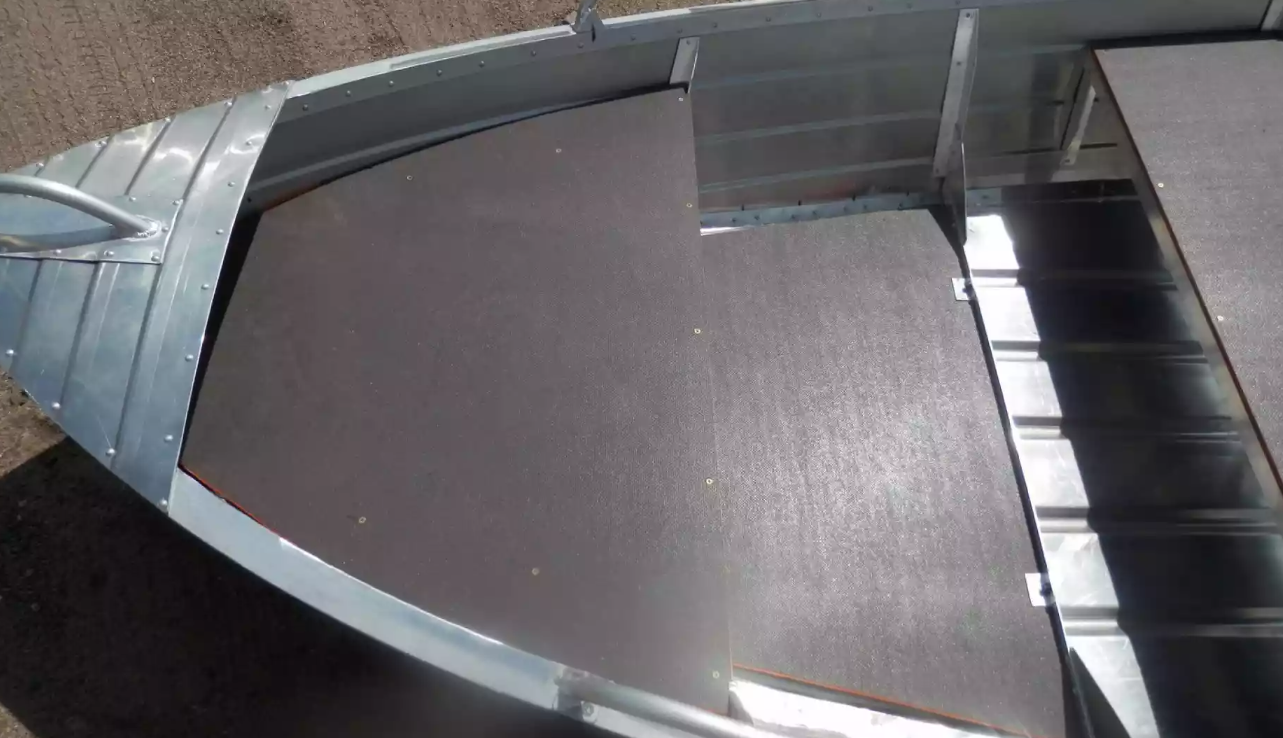 Алюминиевая лодка Вятка-Профи 32 в Артёме