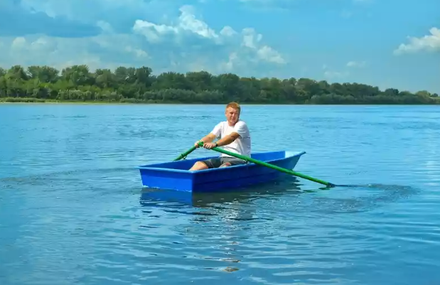 Стеклопластиковая лодка Малютка в Артёме