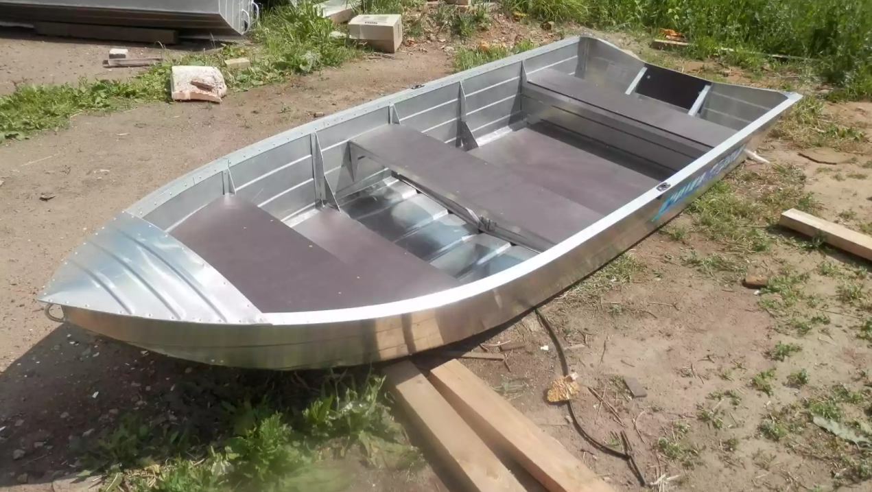 Алюминиевая лодка Вятка-Профи 32 в Артёме