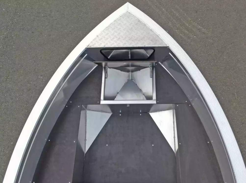 Алюминиевая лодка  Неман-420 в Артёме