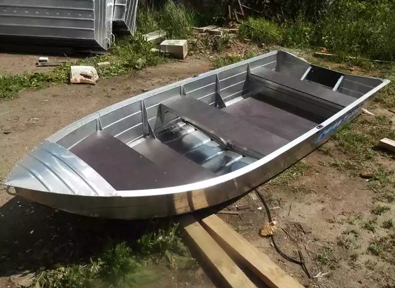 Алюминиевая лодка Вятка-Профи 37 в Артёме