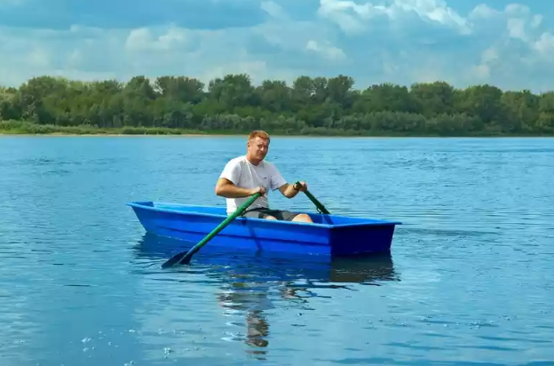 Стеклопластиковая лодка Малютка в Артёме