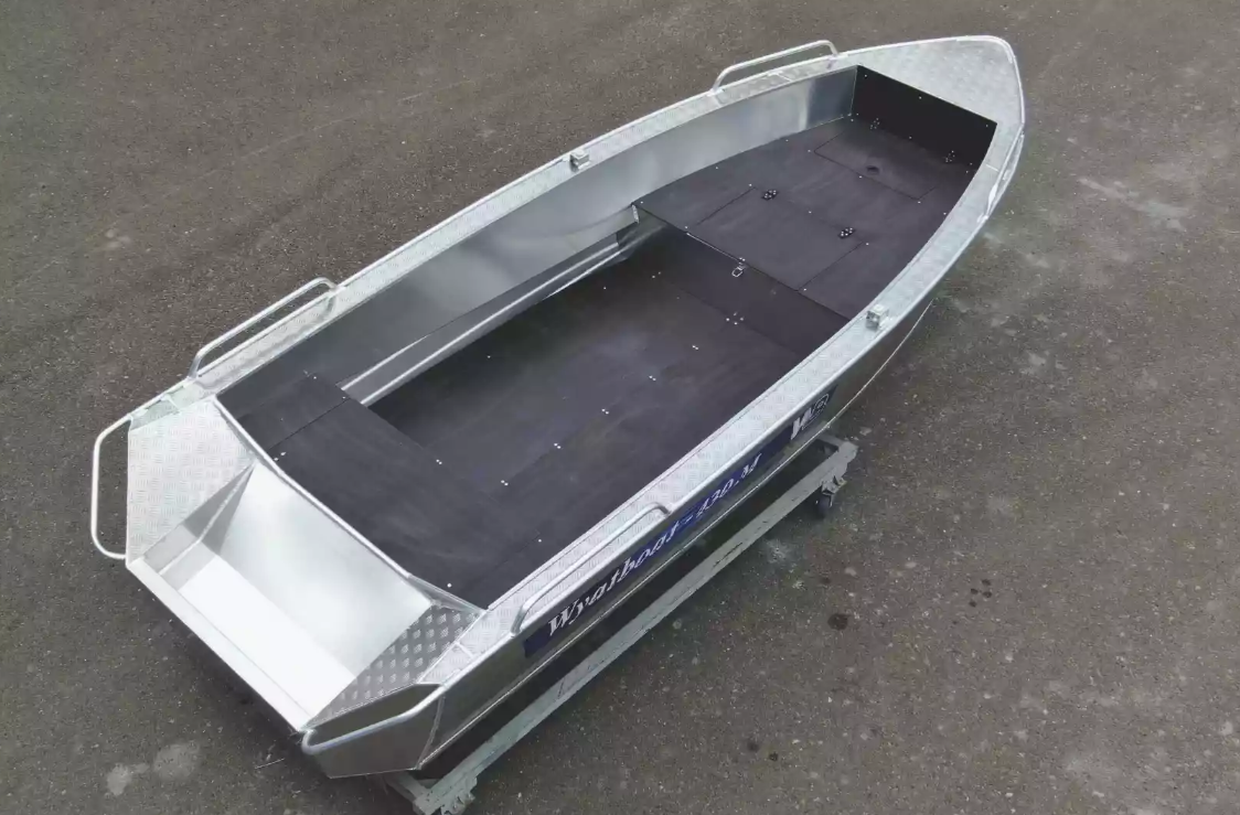 Алюминиевая лодка  Wyatboat-430М FISH в Артёме