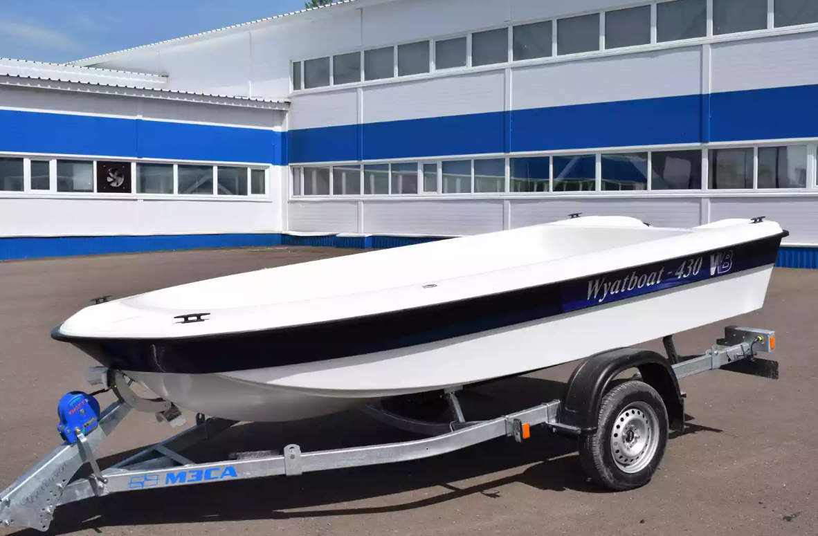 Стеклопластиковая лодка Wyatboat 430 тримаран в Артёме