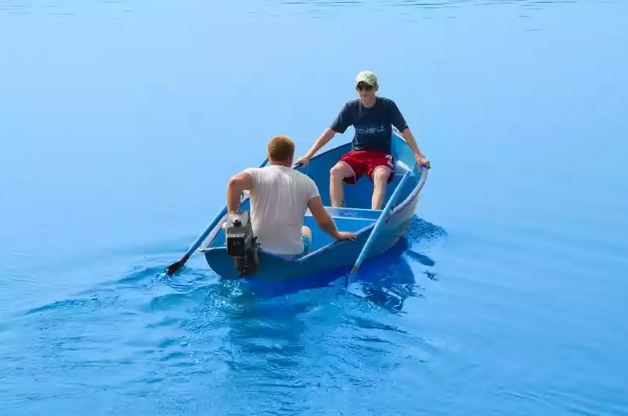 Стеклопластиковая лодка Омуль в Артёме