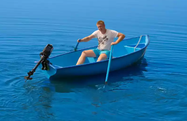 Стеклопластиковая лодка Омуль в Артёме