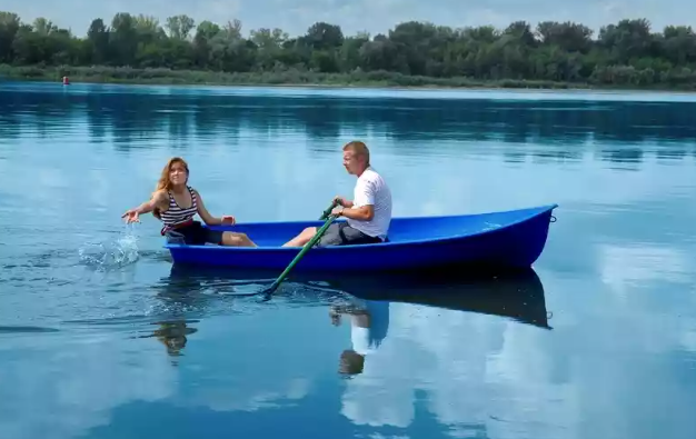 Стеклопластиковая лодка Дельфин в Артёме