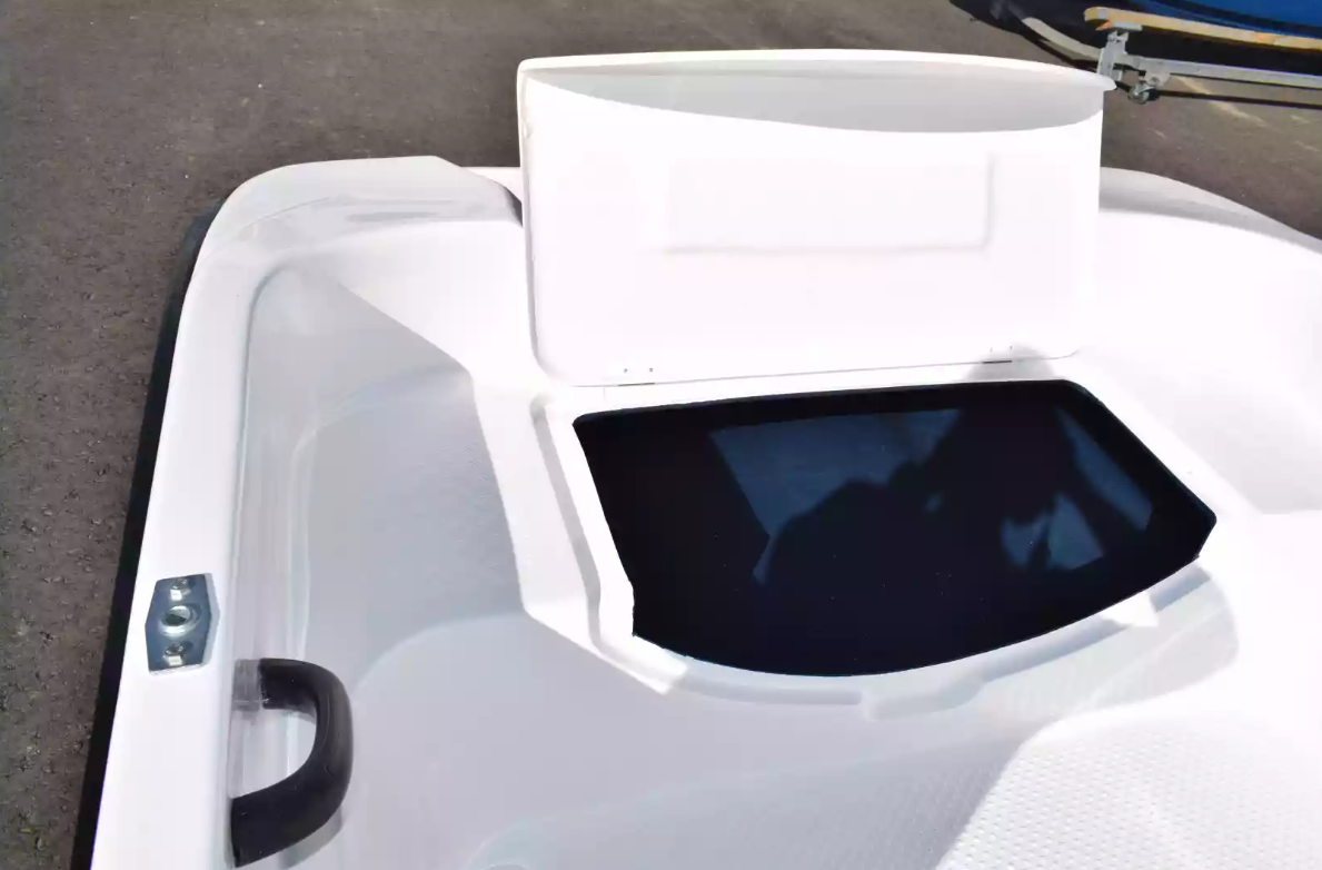 Стеклопластиковая лодка Пингвин (тримаран) в Артёме