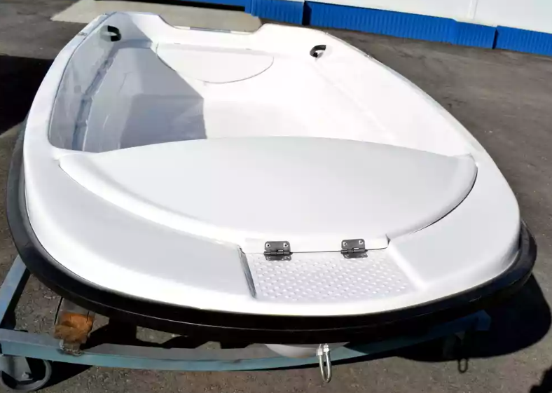 Стеклопластиковая лодка Пингвин (тримаран) в Артёме