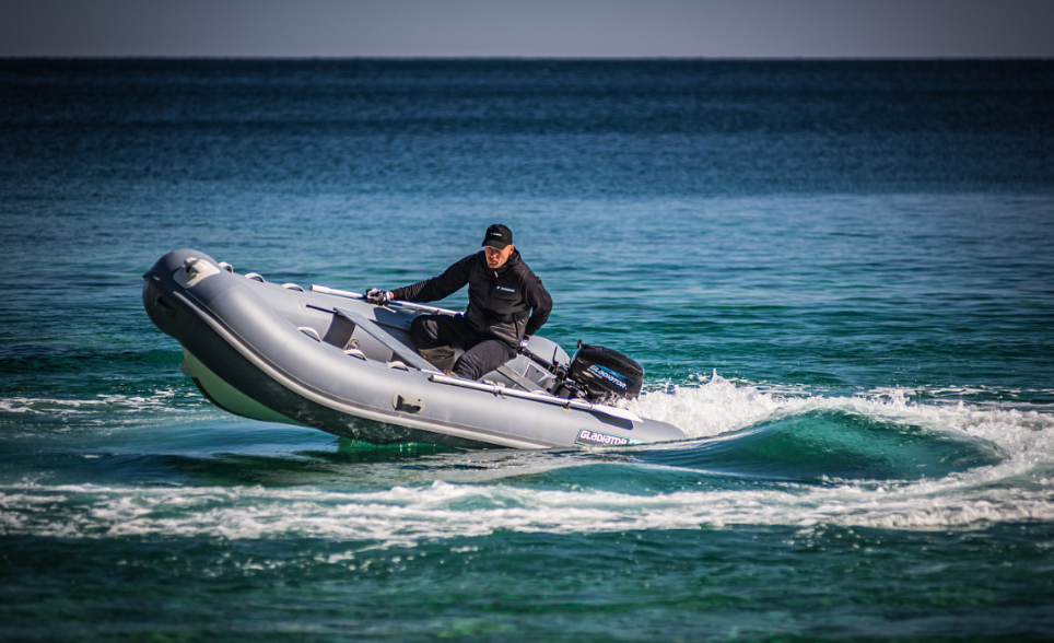 Лодка GLADIATOR RIB380AL в Артёме