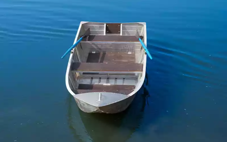 Алюминиевая лодка Вятка-Профи 37 в Артёме