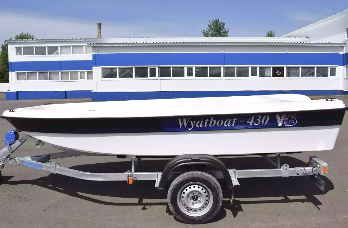 Стеклопластиковая лодка Wyatboat 430 тримаран в Артёме