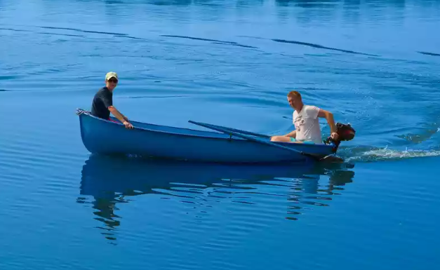 Стеклопластиковая лодка Омуль в Артёме