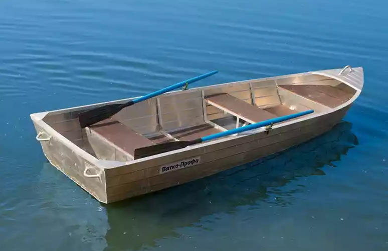 Алюминиевая лодка Вятка-Профи 32 в Артёме