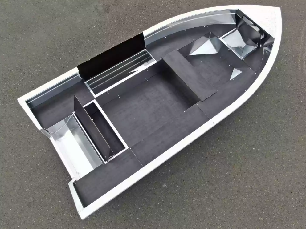 Алюминиевая лодка  Неман-420 в Артёме