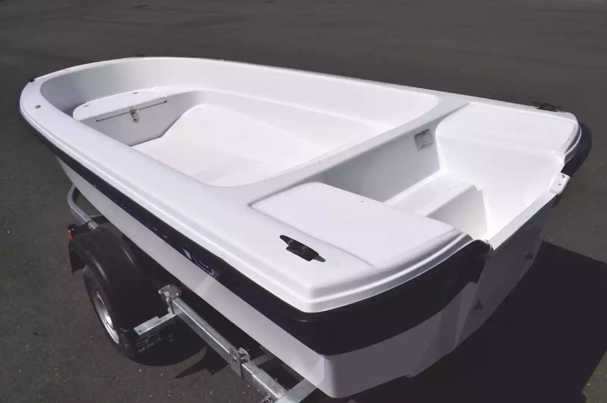 Стеклопластиковая лодка Wyatboat 430 тримаран в Артёме