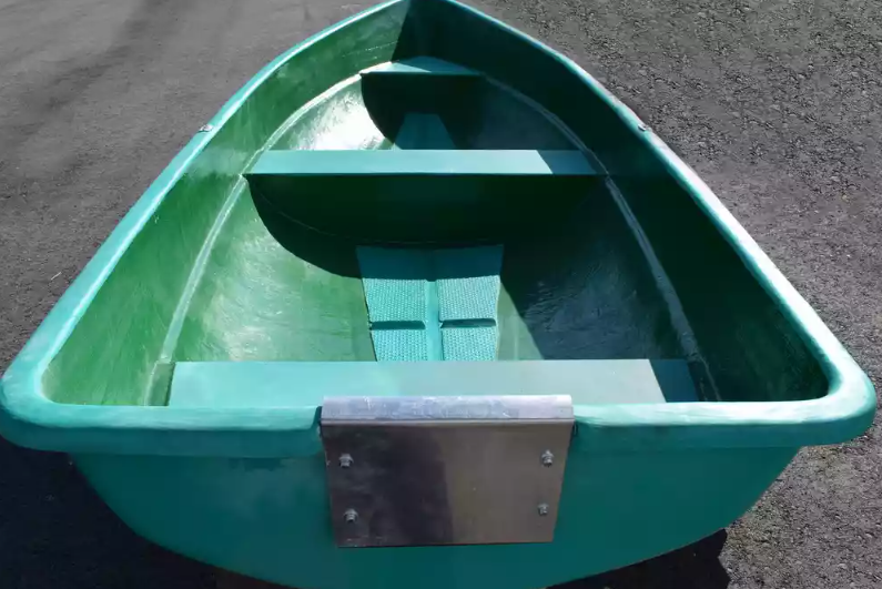 Стеклопластиковая Лодка Голавль в Артёме