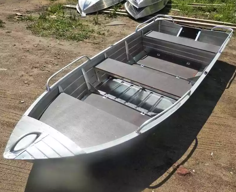 Алюминиевая лодка Вятка-Профи 37 в Артёме