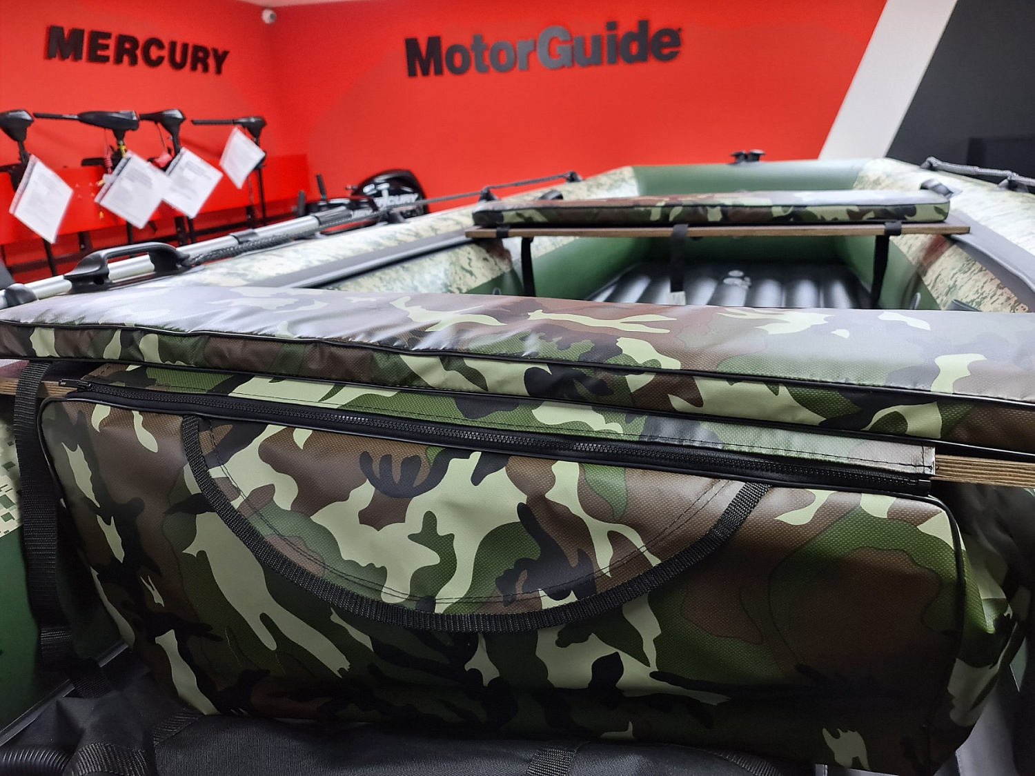 КОМПЛЕКТ МЯГКИХ НАКЛАДОК С СУМКОЙ ДЛЯ ЛОДОК 80Х20 КАМУФЛЯЖ в Артёме