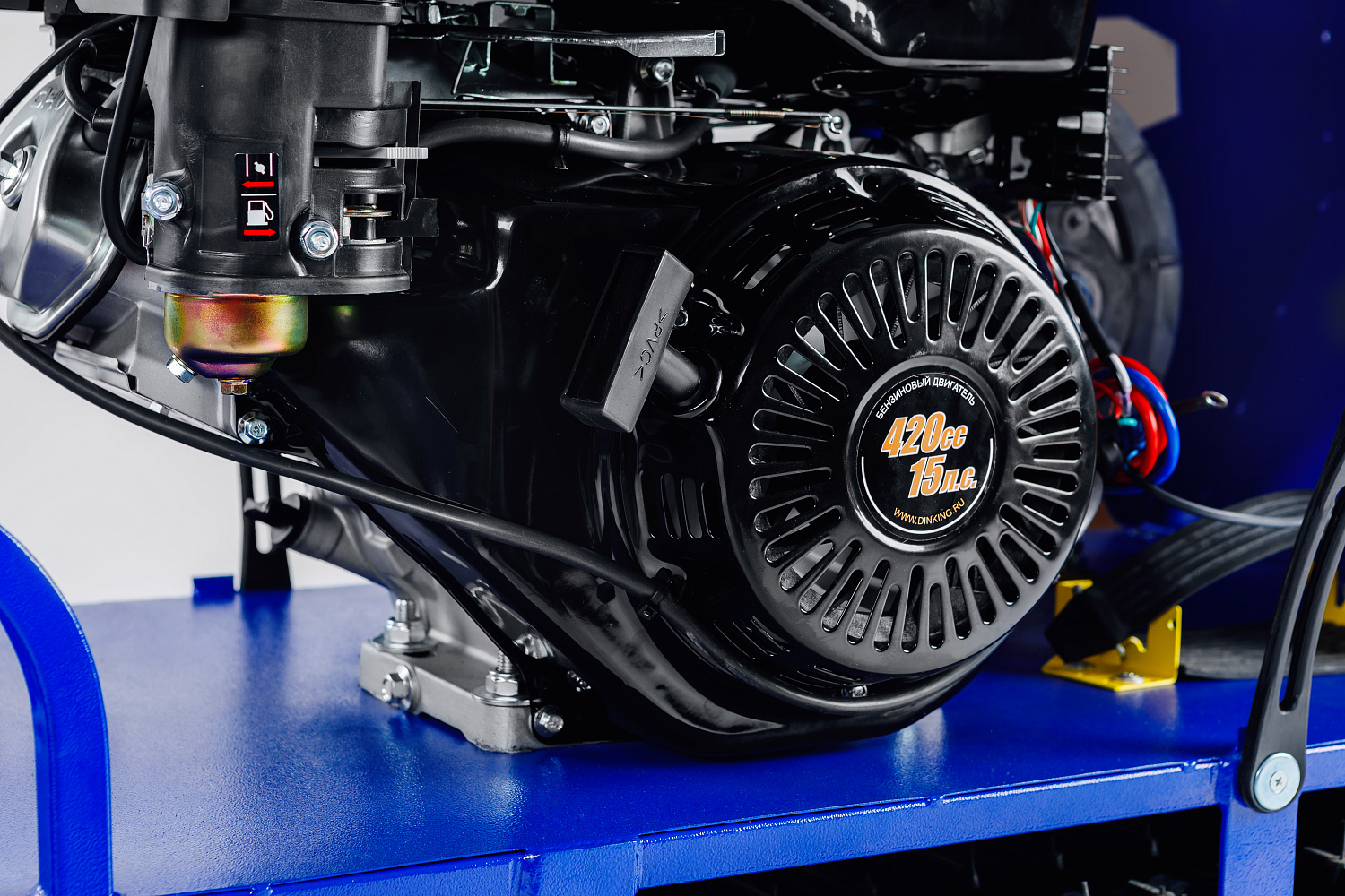 Мотобуксировщик SNOW DOG 17 с эл. запуском (DINKING) в Артёме