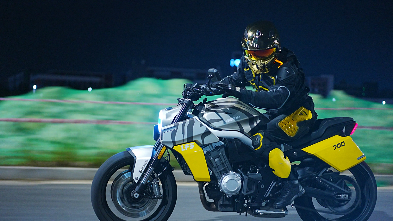 Мотоцикл Benda LFS 700 в Артёме